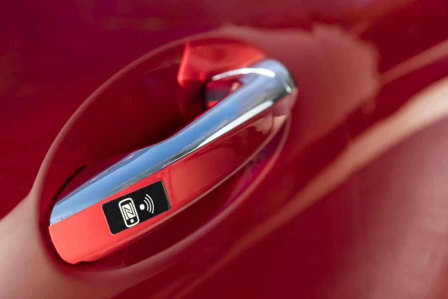Детали экстерьера Mercedes-Benz CLA200 (W118) 2019 года  (WW) (фото 8 из 26)